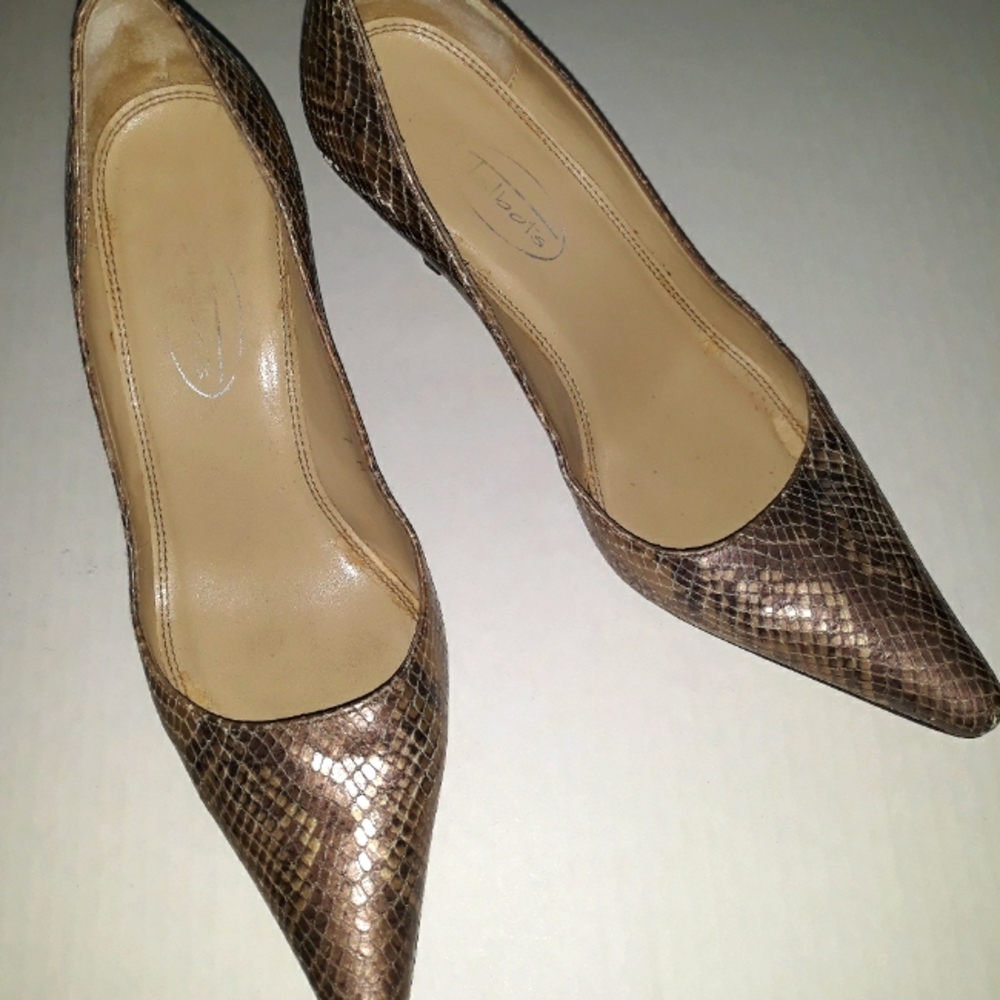 Talbots leather faux crocodile heels. Size 7. Leather upper and soles